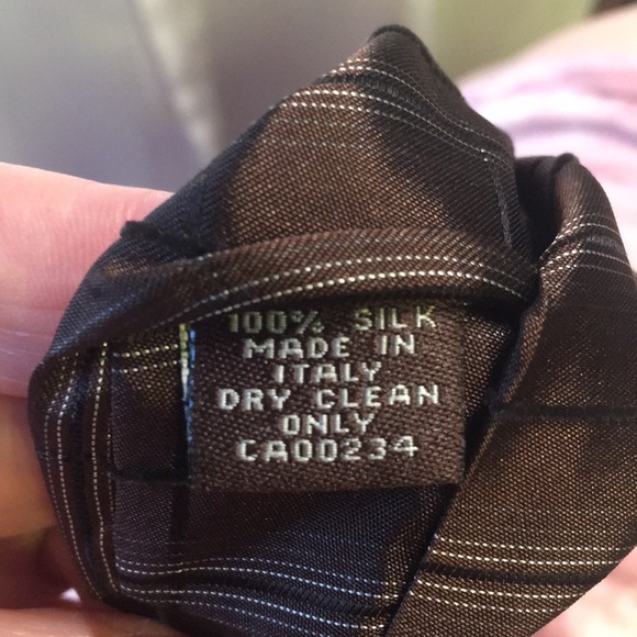 Hudson Room-dark brown with black plaid, 100% silk Italian made tie. LIKE NEW - Picture 10 of 11